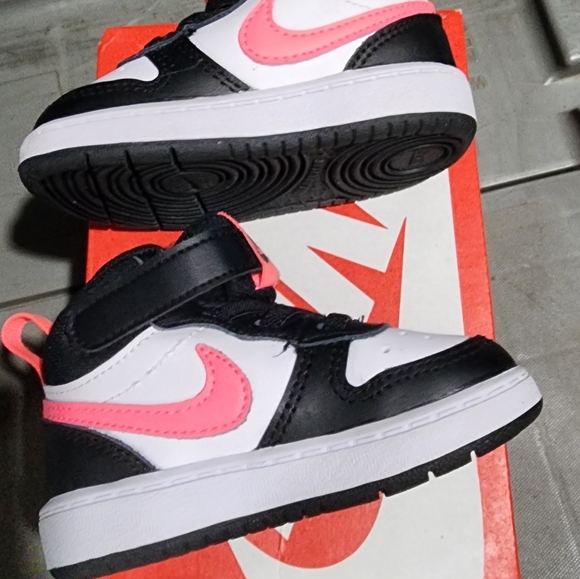 Brand new Nike Court Borough Mid 2 - Picture 2 of 3